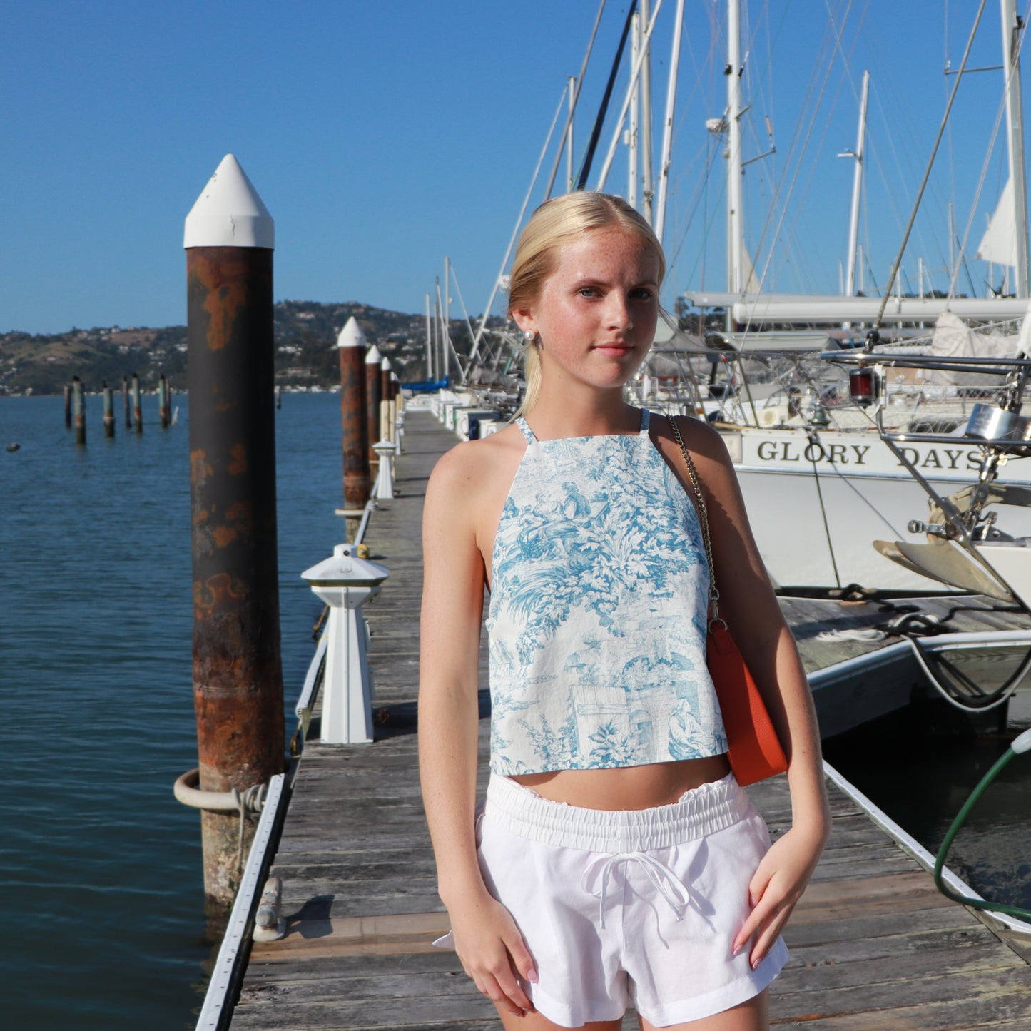The High Neck Top in Blu