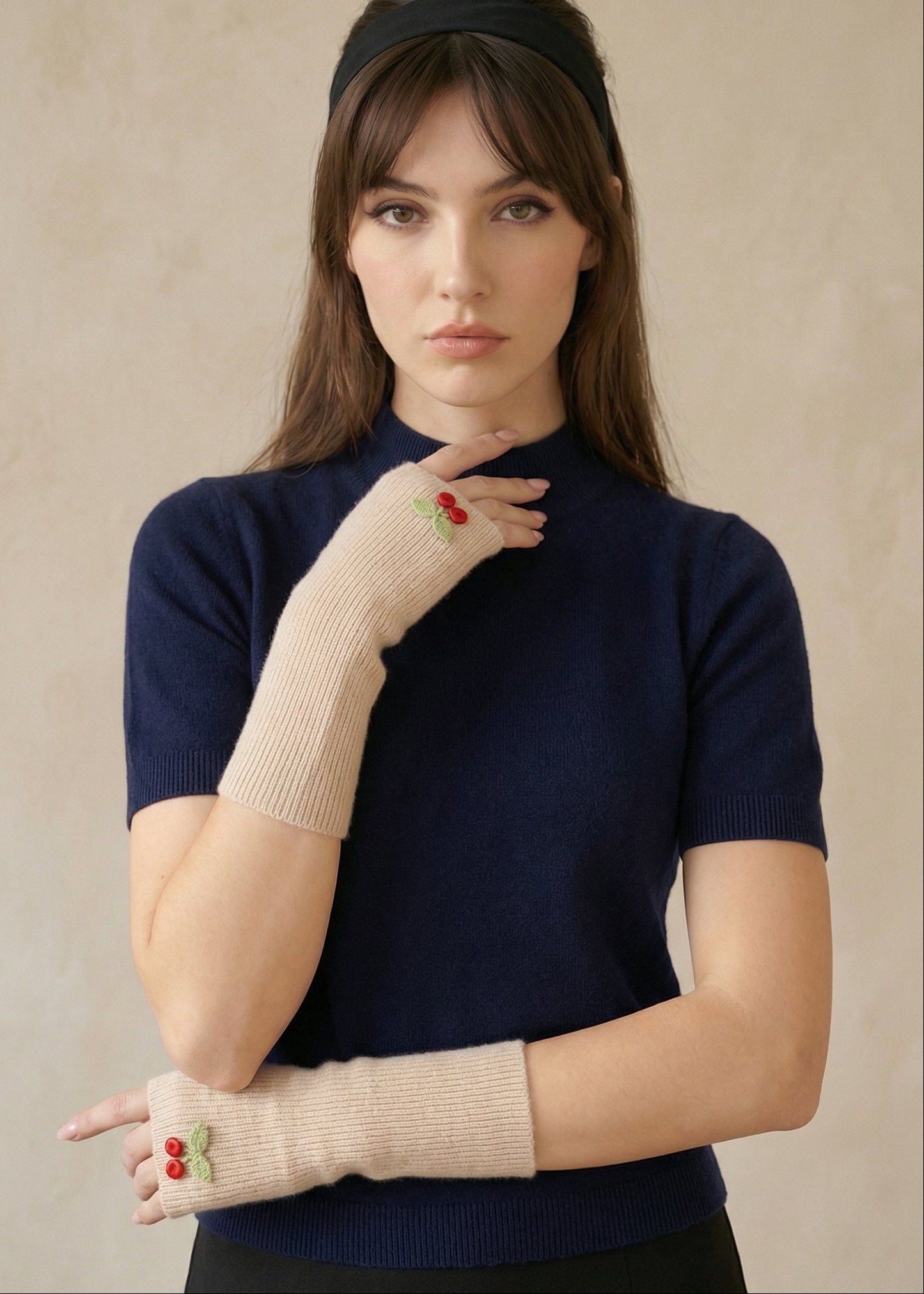 The Cherry Cashmere Gloves in Caffè Latte
