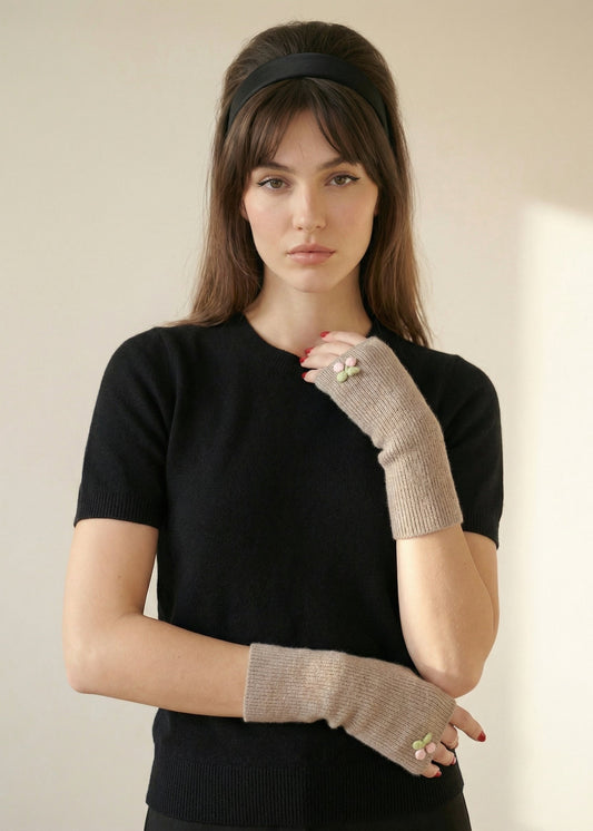 The Cherry Cashmere Gloves in Cappuccino