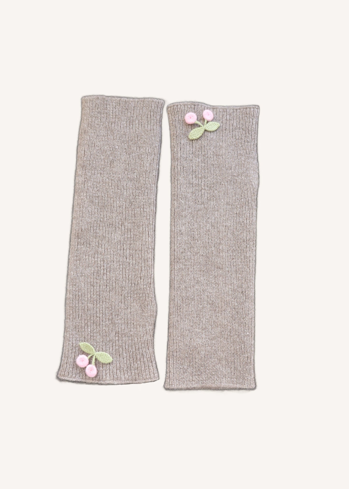 The Cherry Cashmere Gloves in Cappuccino